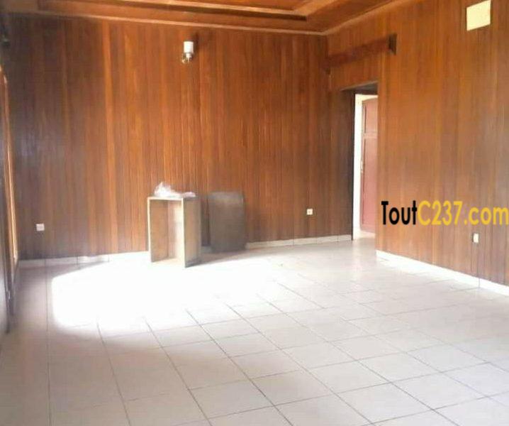Maison villa à louer à Douala Logpom