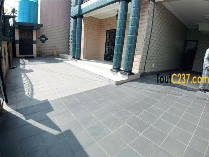 Duplex entrée seule à louer à Bonamoussadi, Douala