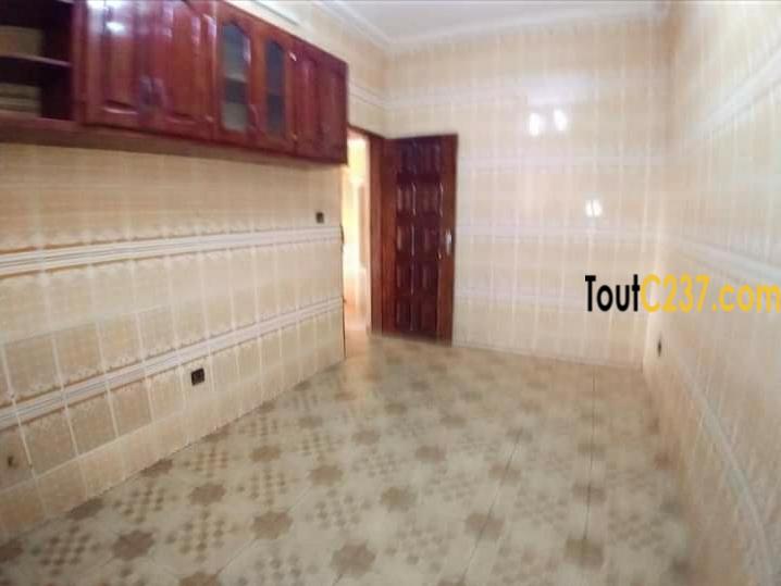 Duplex entrée seule à louer à Bonamoussadi, Douala