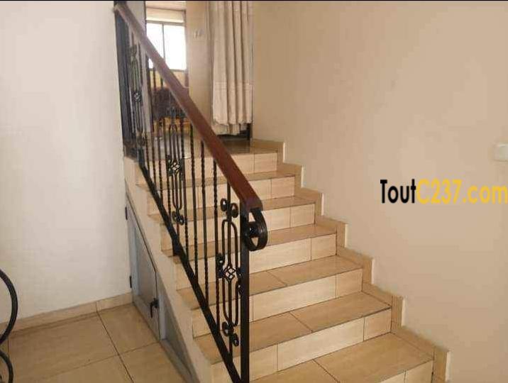 Appartement en duplex à louer à Bonanjo, Douala
