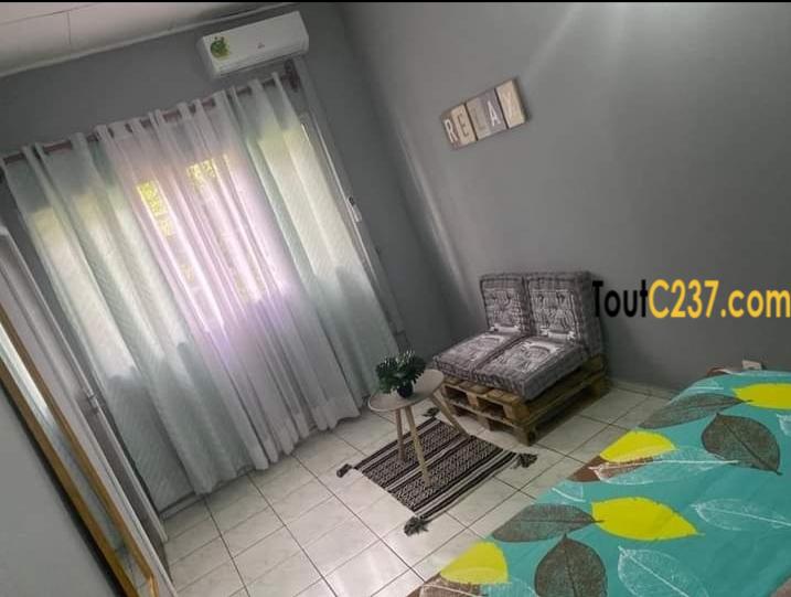Studio meublé à louer à Bonanjo, Douala
