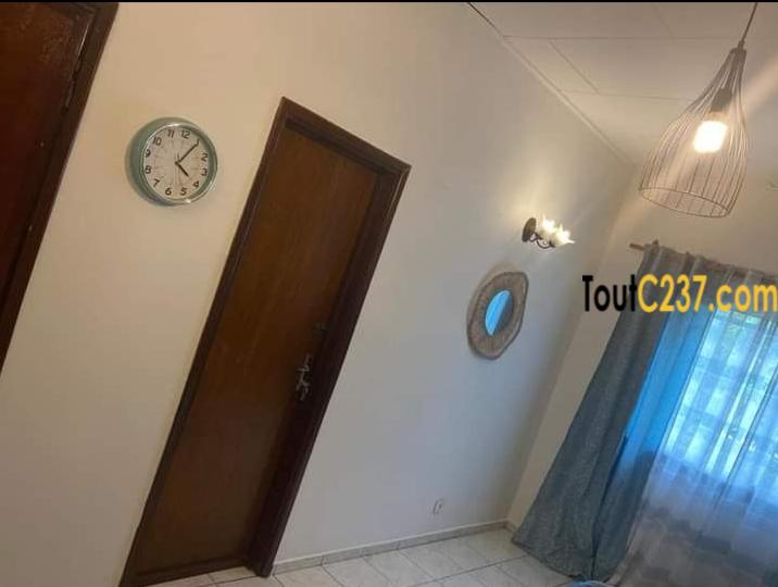 Studio meublé à louer à Bonanjo, Douala