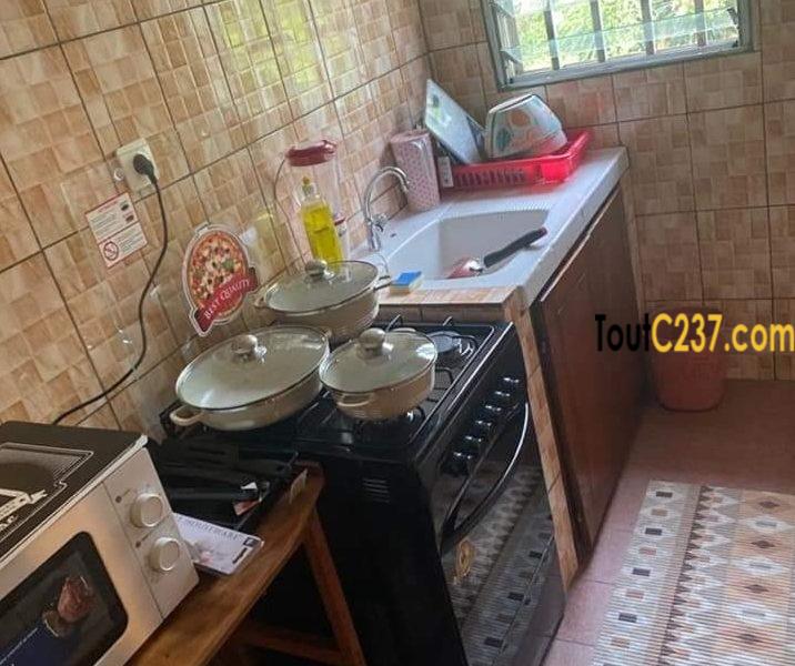 Studio meublé à louer à Bonanjo, Douala