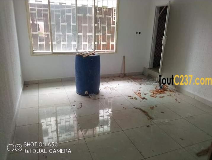 Espace commercial à louer à Bonapriso Douala