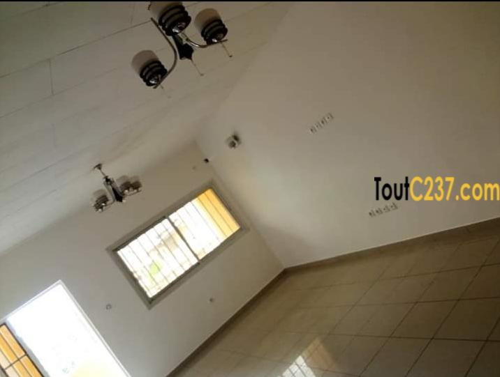 Appartement à louer à Bonamoussadi Sable Douala