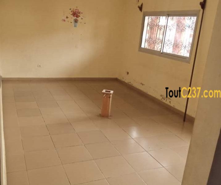 Appartement entrée seule à louer à Kotto Douala