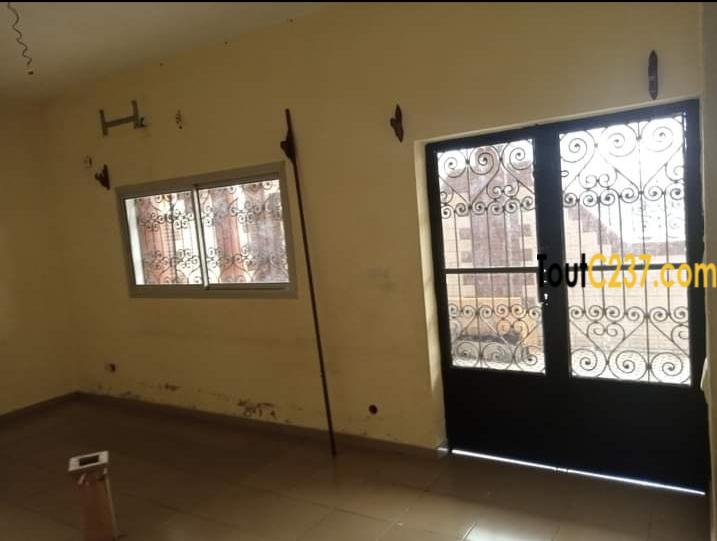 Appartement entrée seule à louer à Kotto Douala