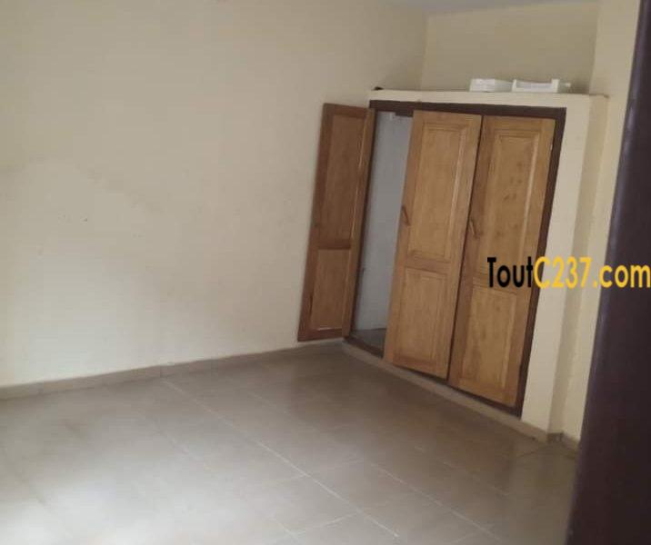 Appartement entrée seule à louer à Kotto Douala