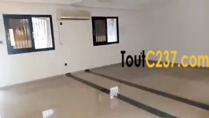 Maison à louer à Bonanjo Douala
