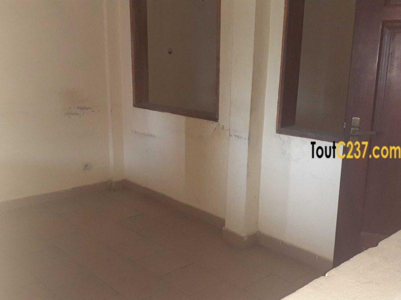 Bureau à louer à Akwa Douala