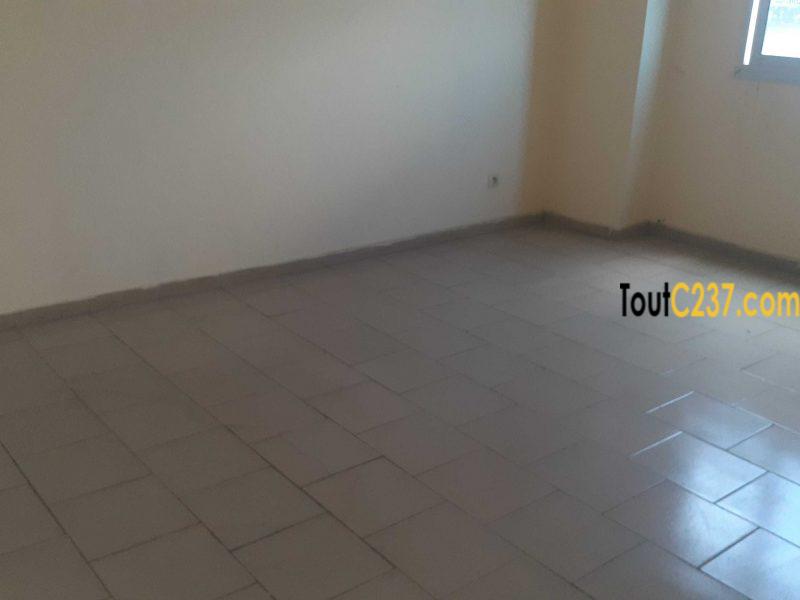 Bureau à louer à Akwa Douala