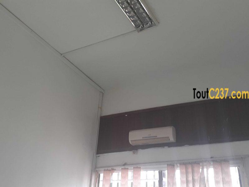 Urgence urgence: Très Vaste Bureau à louer à Akwa Douala