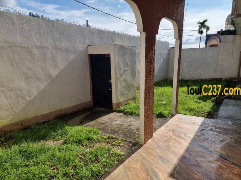 Villa sic à louer à Kotto Douala