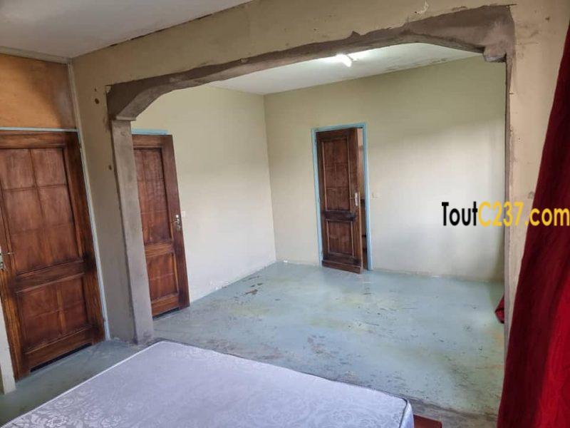 Villa sic à louer à Kotto Douala