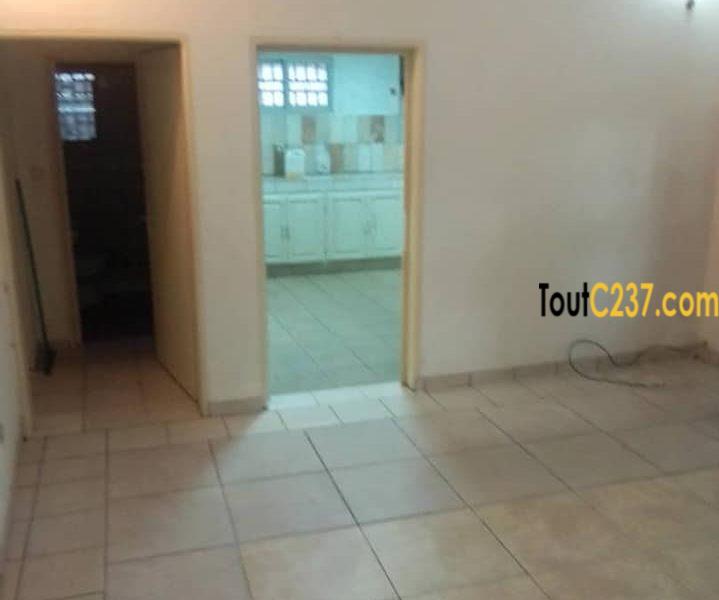 Studio Moderne à louer à Akwa Douala