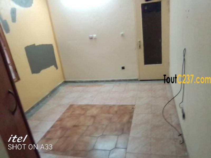 Studio Moderne à louer à Akwa Douala