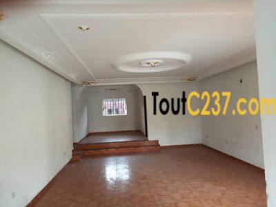 Duplex avec piscine à louer à Bonamoussadi, Douala