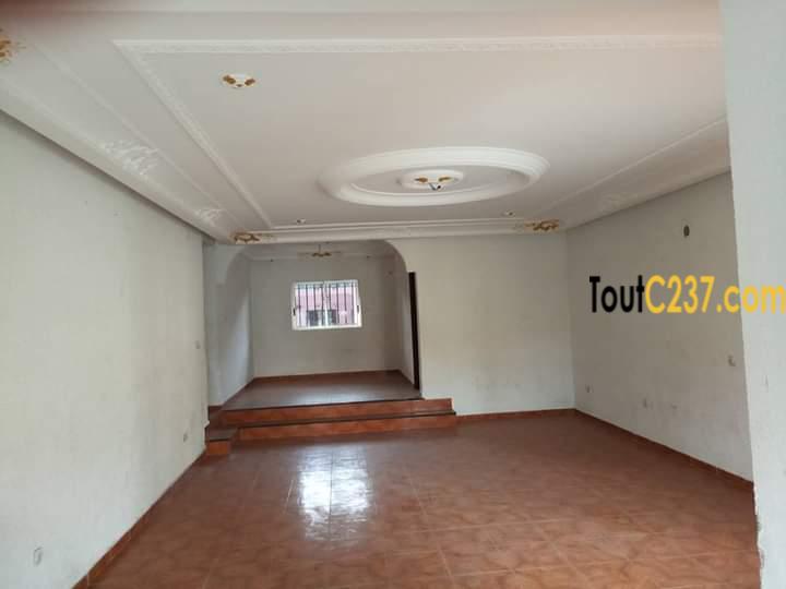 Duplex avec piscine à louer à Bonamoussadi, Douala