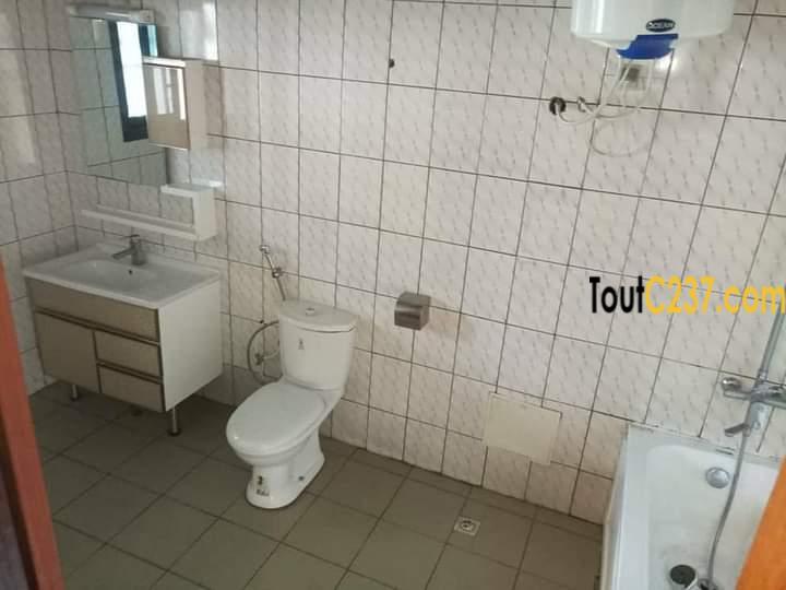 Duplex avec piscine à louer à Bonamoussadi, Douala