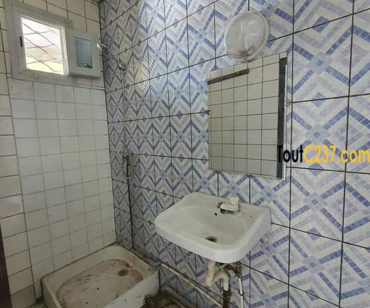 Villa sic à louer à Bonamoussadi Douala