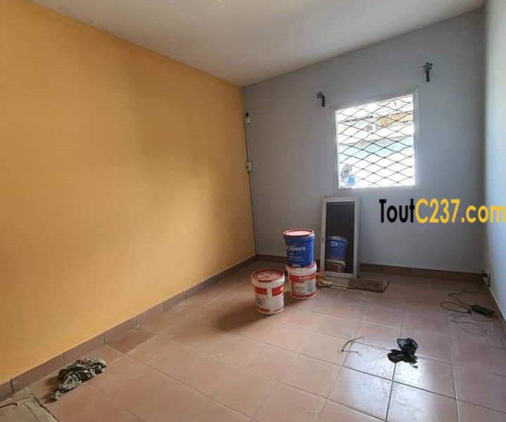 Villa sic à louer à Bonamoussadi Douala