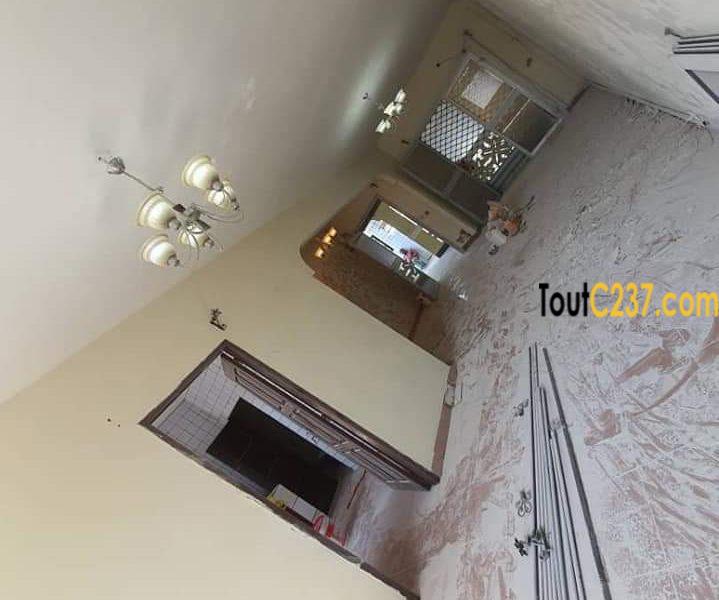 Villa sic à louer à Bonamoussadi Douala