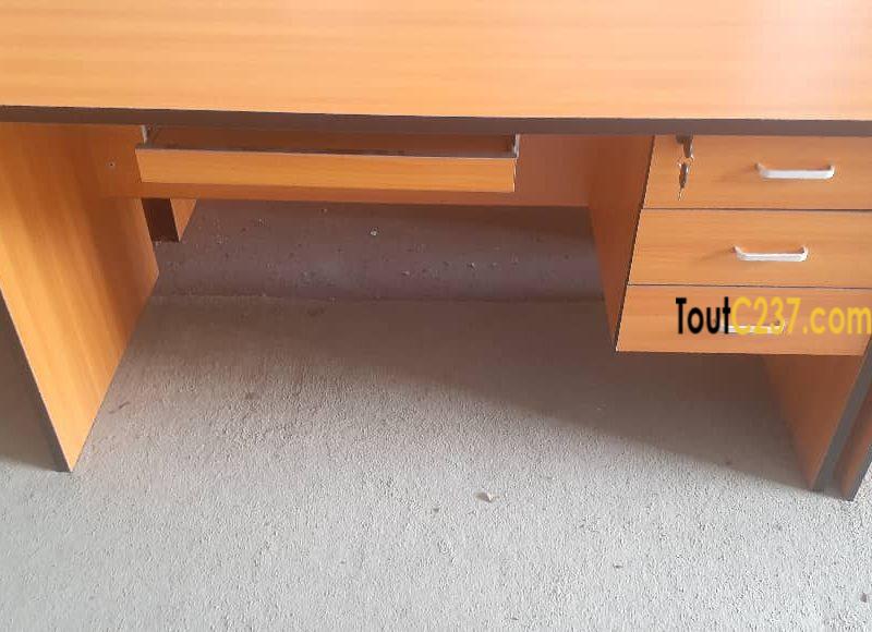 Table d'ordinateur à vendre