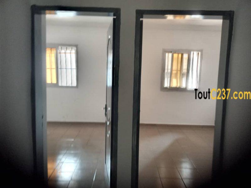 Appartement, bureau à louer à Bonapriso Douala