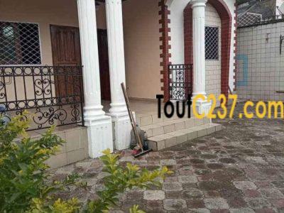 Maison villa à louer à Logpom Douala