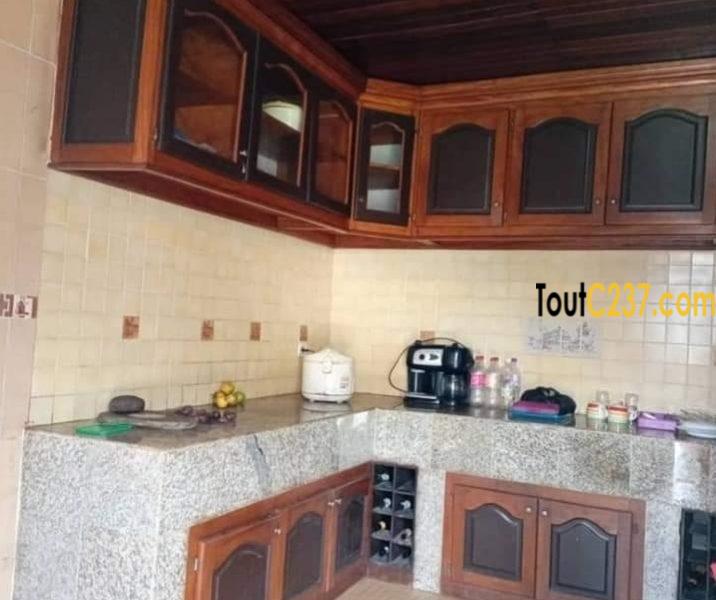 Maison villa à louer à pk13 Douala