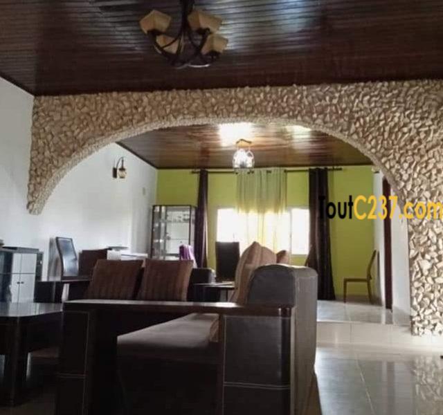 Maison villa à louer à pk13 Douala