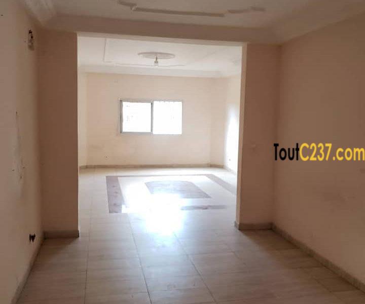 Duplex à louer à Logpom Douala
