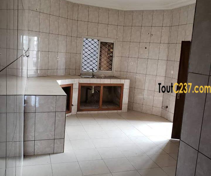 Duplex à louer à Logpom Douala