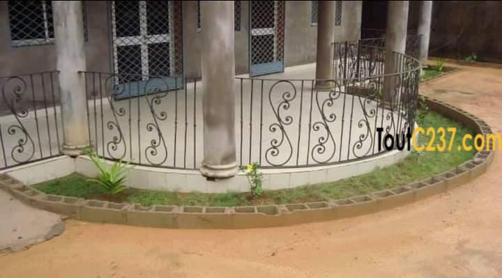 Duplex à vendre à Logpom Douala