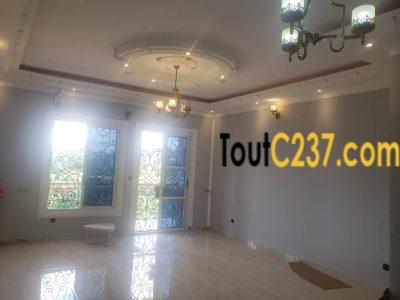 Maison duplex à vendre à Pk18 Douala