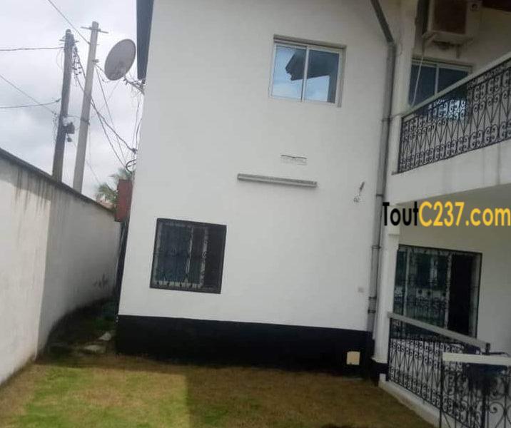 Duplex à louer à Logpom Douala