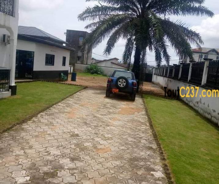 Duplex à louer à Logpom Douala