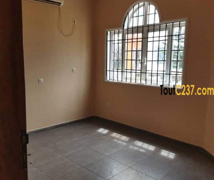 Duplex à louer à Logpom Douala
