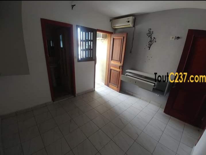 Bureau à louer à Makepe Douala