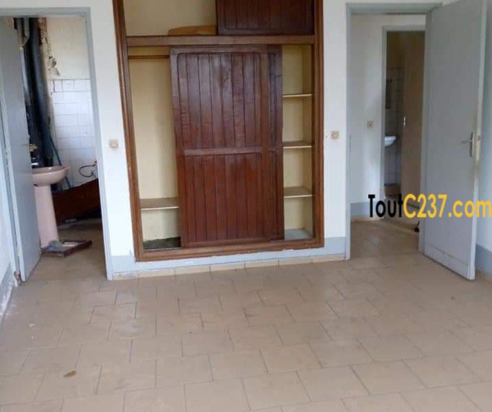 Bureau à louer à Akwa Douala