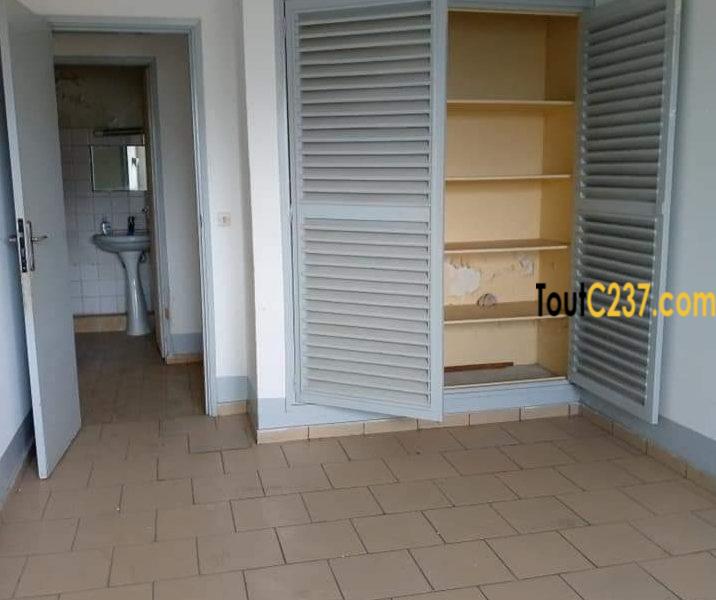 Bureau à louer à Akwa Douala