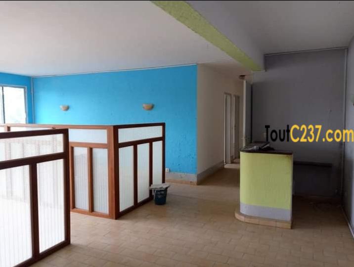 Bureau à louer à Akwa Douala