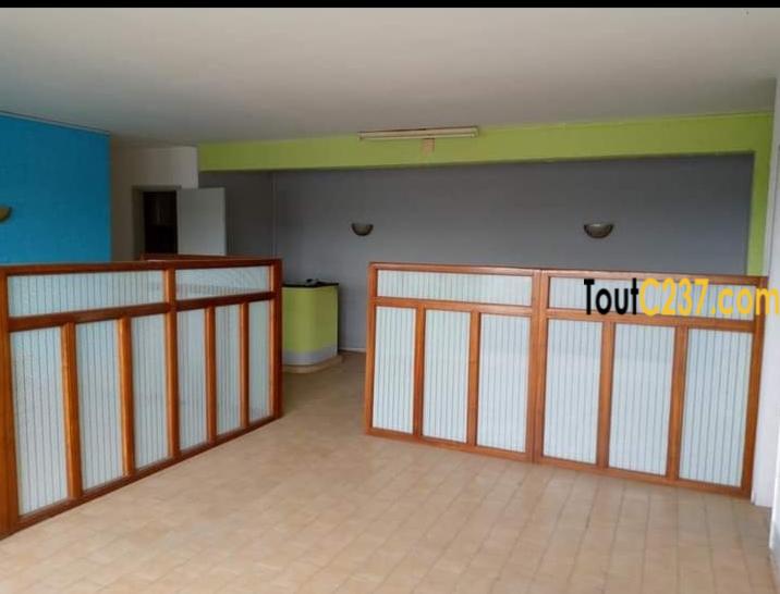 Bureau à louer à Akwa Douala