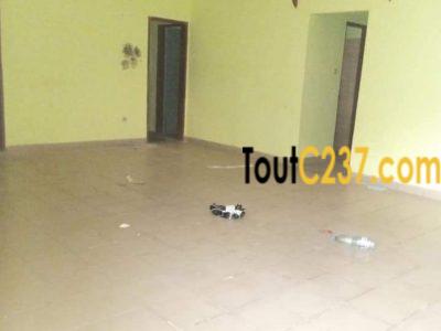 Maison à louer à pk12 Douala