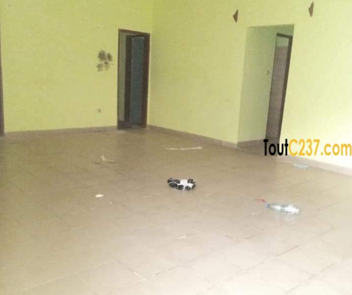 Maison à louer à pk12 Douala