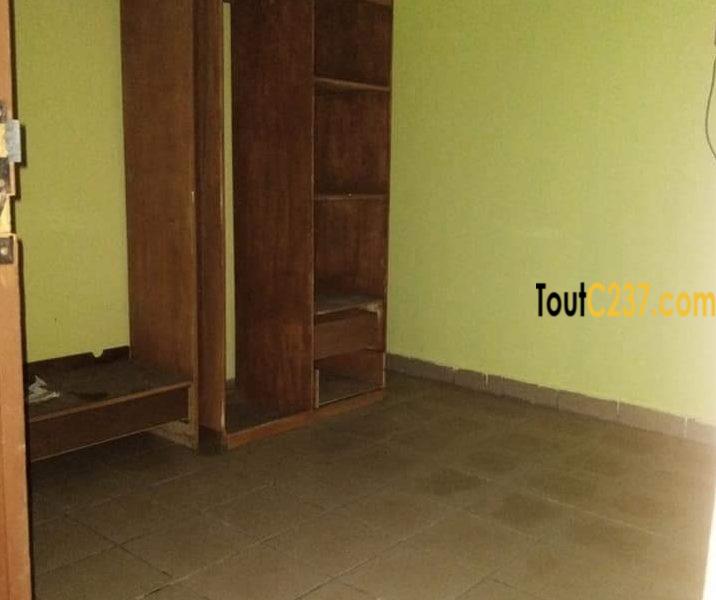 Maison à louer à pk12 Douala