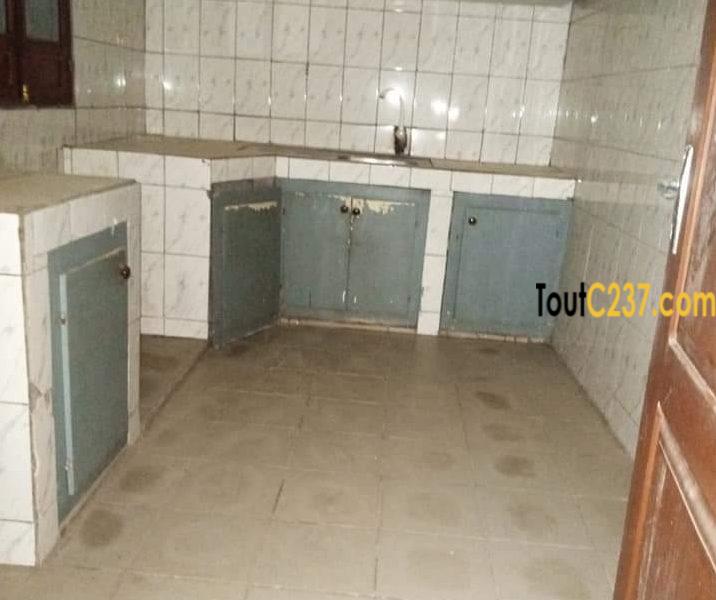 Maison à louer à pk12 Douala