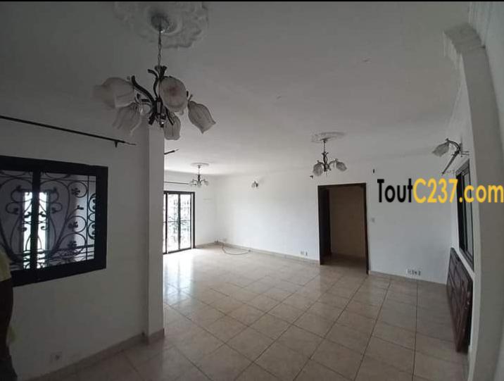 Appartement à louer à Bonamoussadi Douala