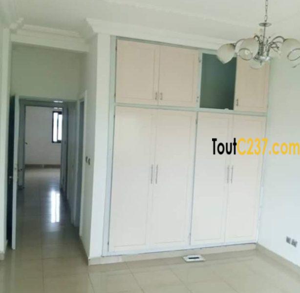 Appartement à louer à Bonamoussadi