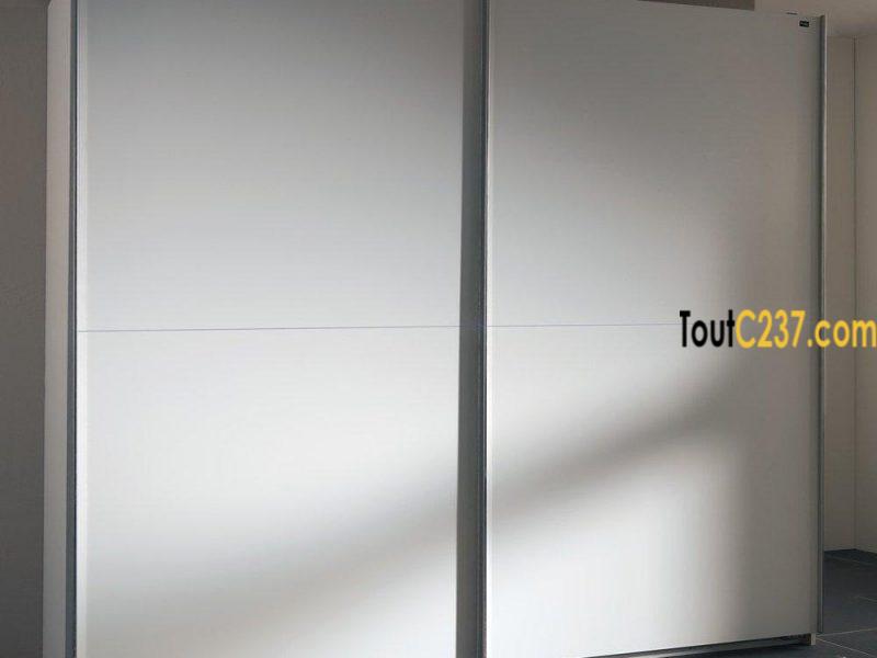 Armoire contemporaine 2 portes coulissantes